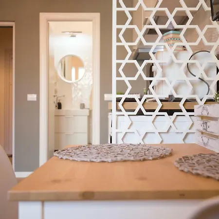 Apartment Chic Up